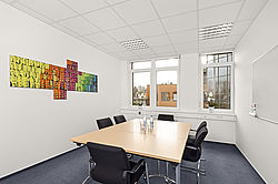 Sie können bei uns auch voll ausgestatte Konferenzräume mieten, egal ob Sie bei uns ein Büro angemietet haben oder als Tagesgast zu uns kommen. 
