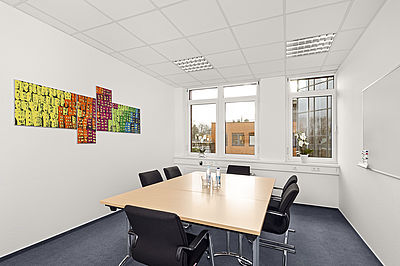 Sie können bei uns auch voll ausgestatte Konferenzräume mieten, egal ob Sie bei uns ein Büro angemietet haben oder als Tagesgast zu uns kommen. 