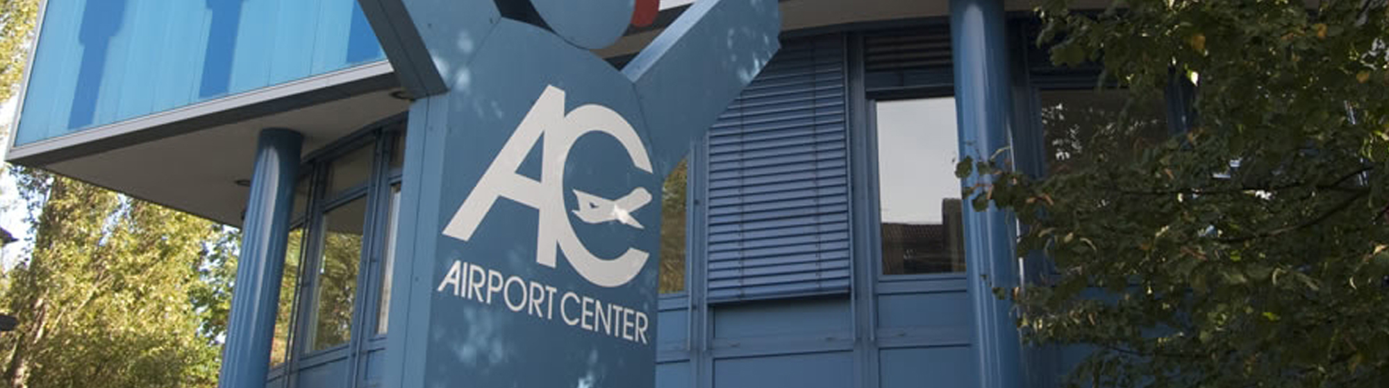 Das Master-OFFICE befindet sich zentral im Haus C im Hamburger Airport Center in den oberen 2 Etagen und bietet so eine optimale Lage mit Parkplätzen und verkehrsgünstigen Anbindung.