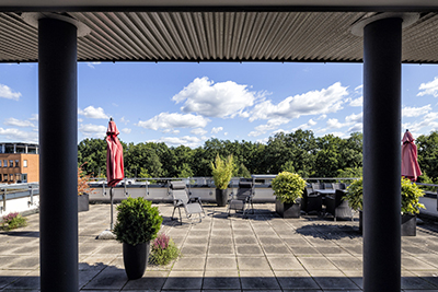 Kombinieren Sie bei der Anmietung von Tagesbüros und Konferenzräumen gleich die den persönlichen Sekretariatsservice oder die professionellen Annahme von Telefonaten hinzu.